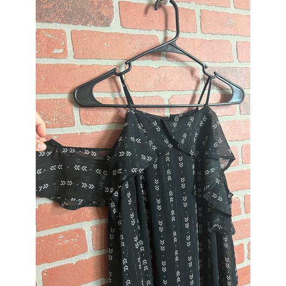 Maurices | Cold Shoulder Arrow Print Dress - Picture 3 of 8